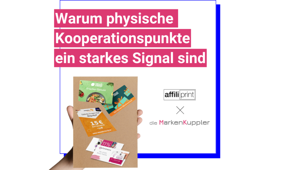 Eine Hand hält einen Flyer