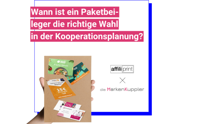 Artikel Content Piece #2 Affiliprint x dMK (1) eine Hand hält Paketbeileger hoch, daneben steht der Titel des Artikels