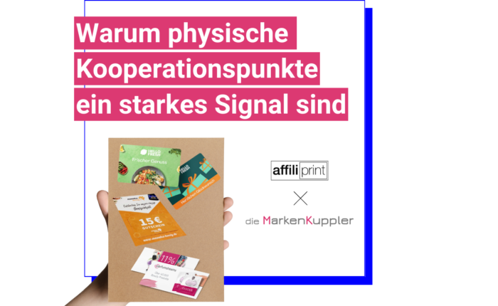 Eine Hand hält einen Flyer